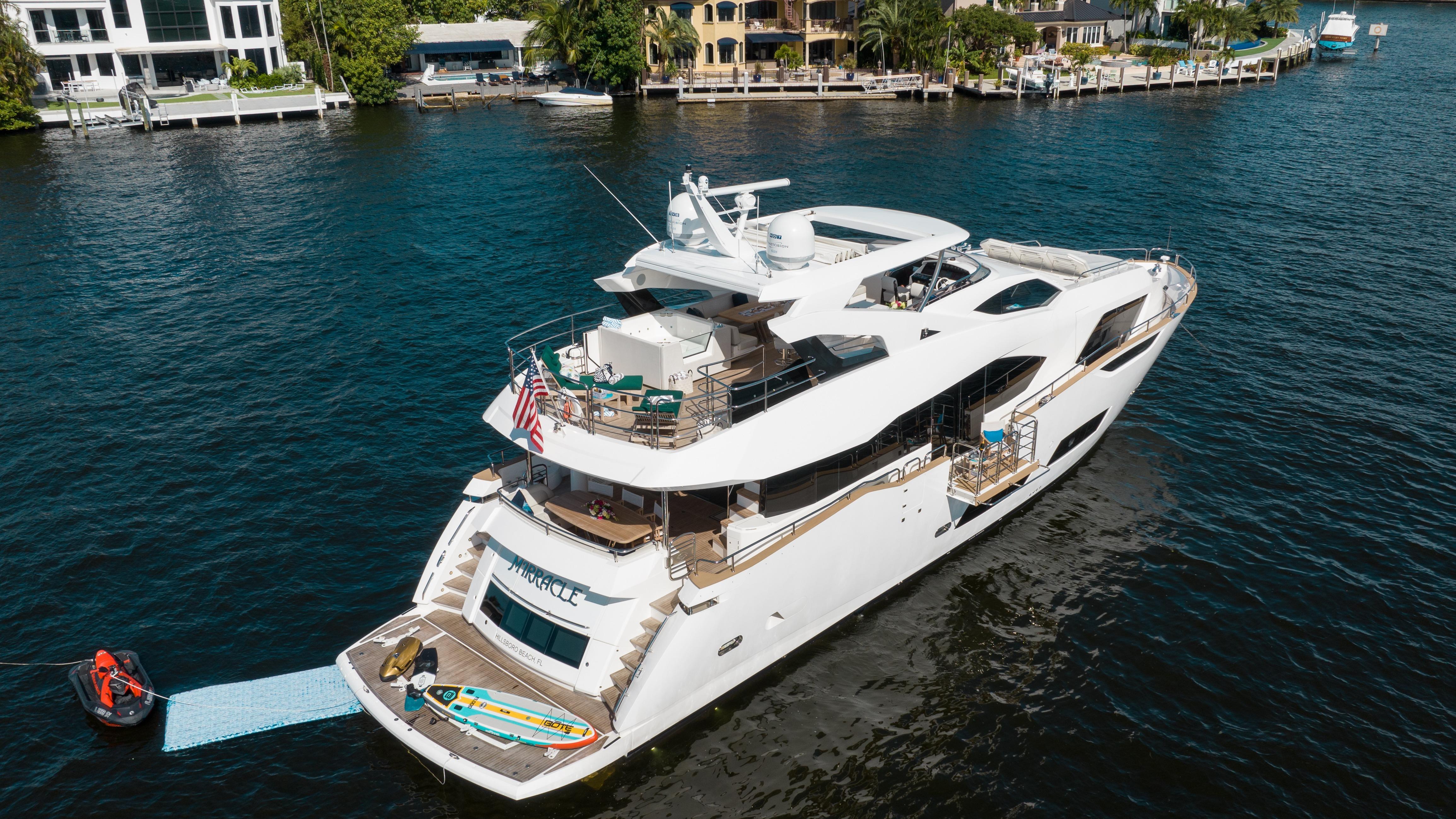 2018 Sunseeker 95 Yacht