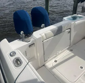 2017 Everglades 255 Center Console