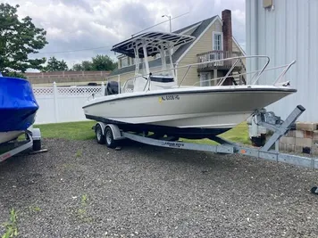 2015 Boston Whaler 240 Dauntless