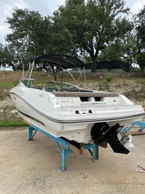 2011 Sea Ray 230 SLX