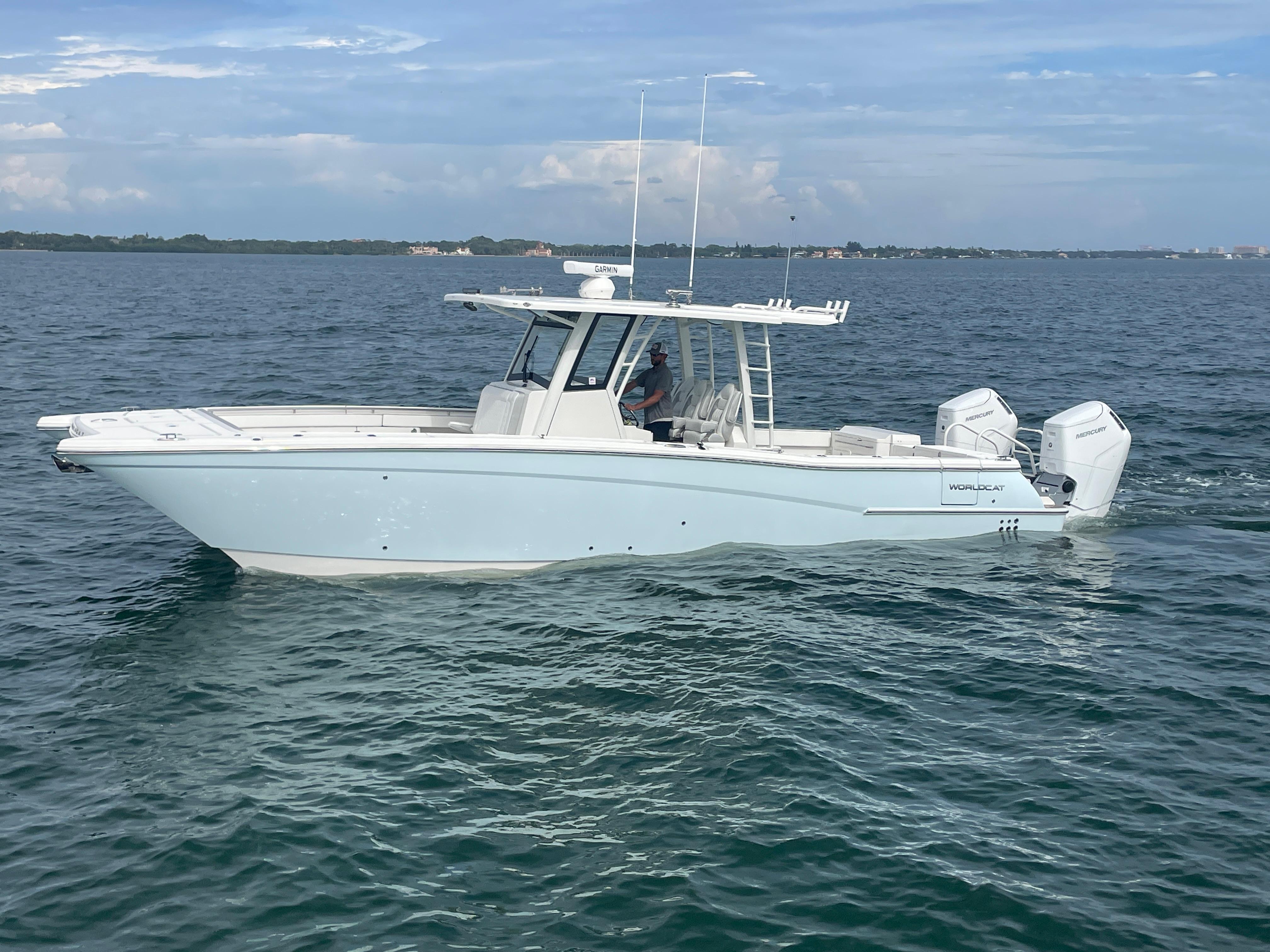 World Cat 400CC-X: 2022 Boat Buyers Guide