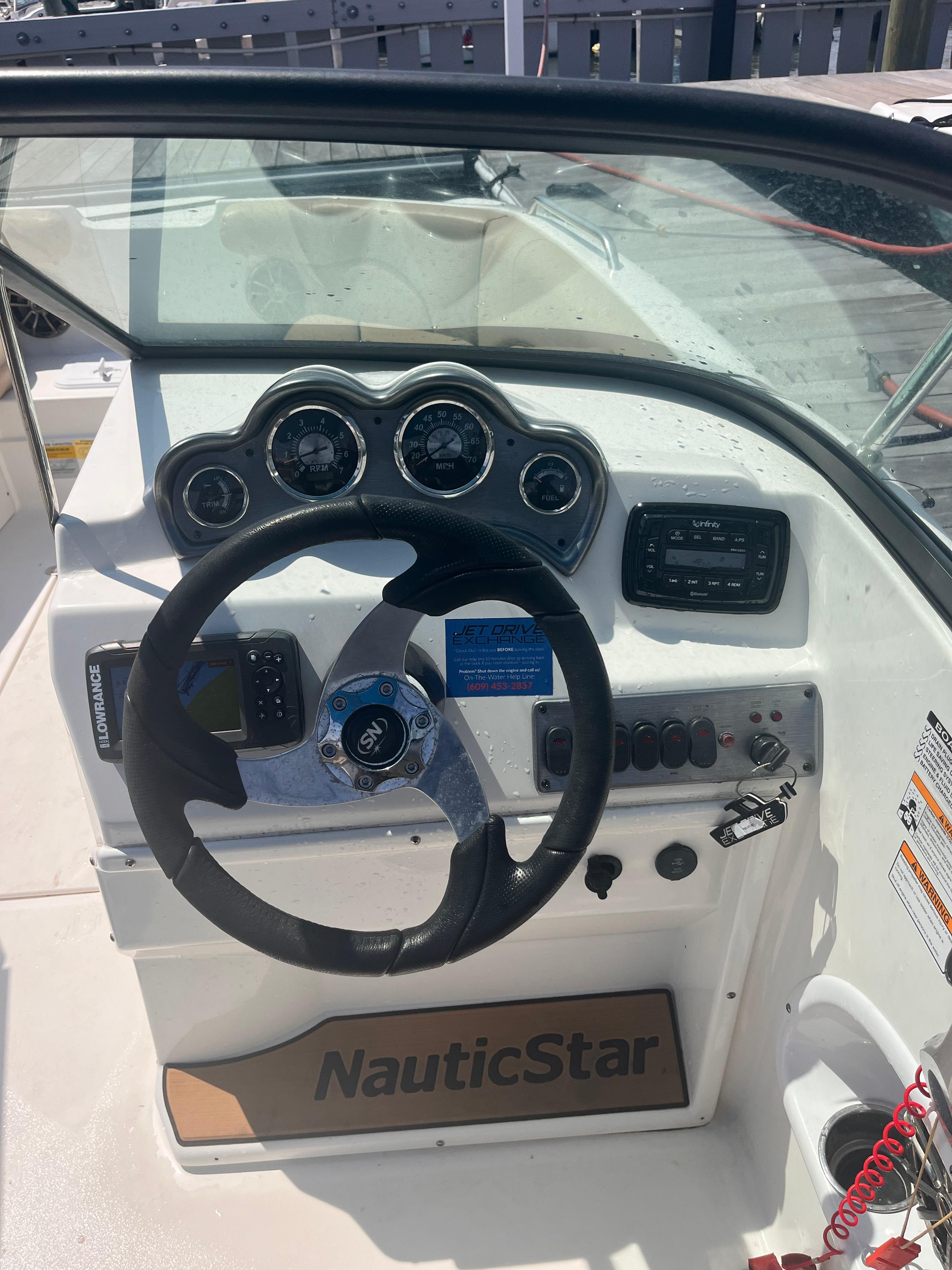 2020 NauticStar 203DC Sport Deck