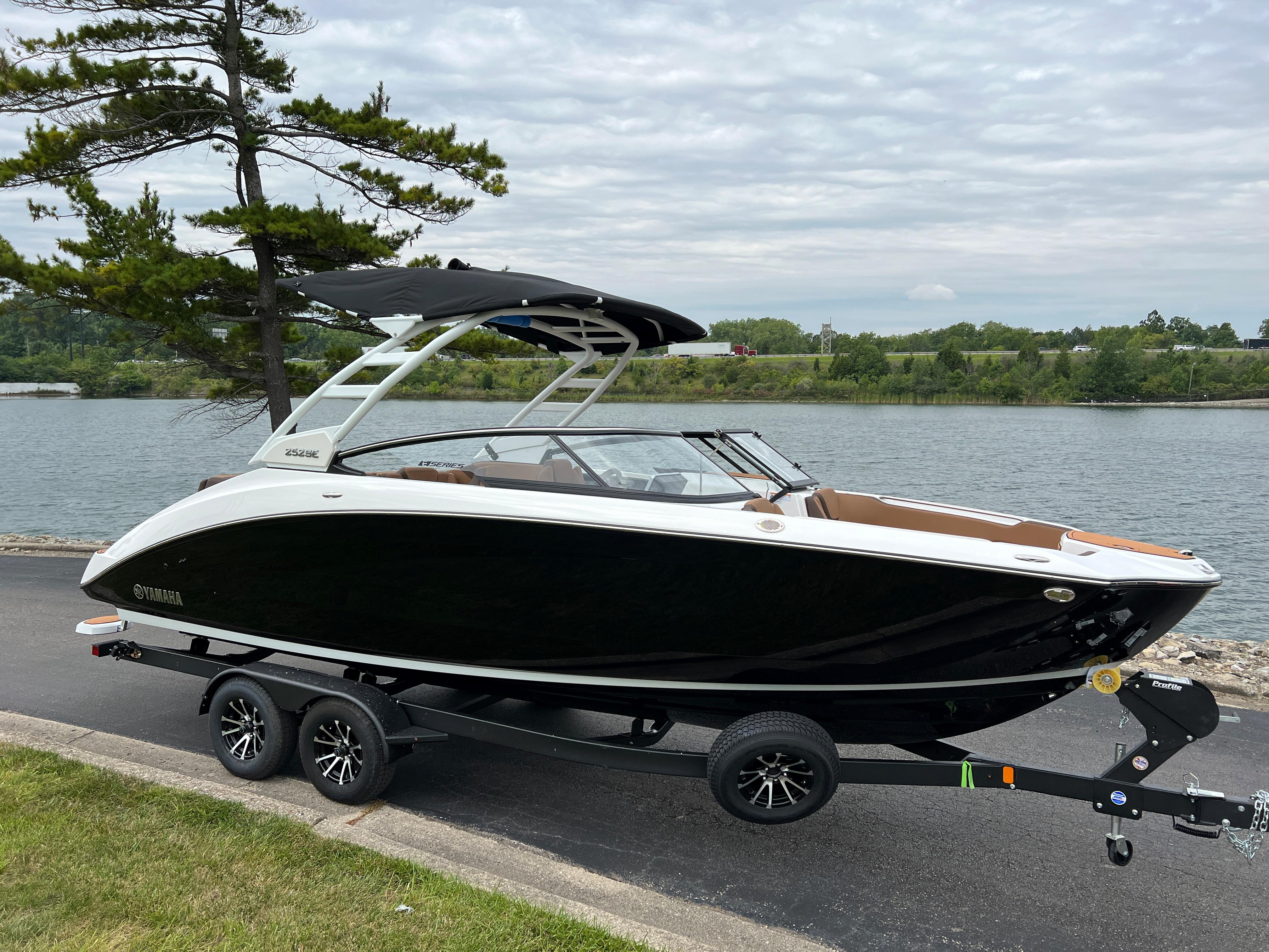 2024 Yamaha Boats 252SE