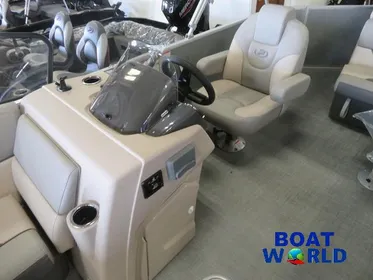 2023 Princecraft Vectra 23 Cruise Tritoon Pontoon & Mercury 150HP 4