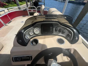 2018 Sun Tracker Fishin' Barge 20 DLX