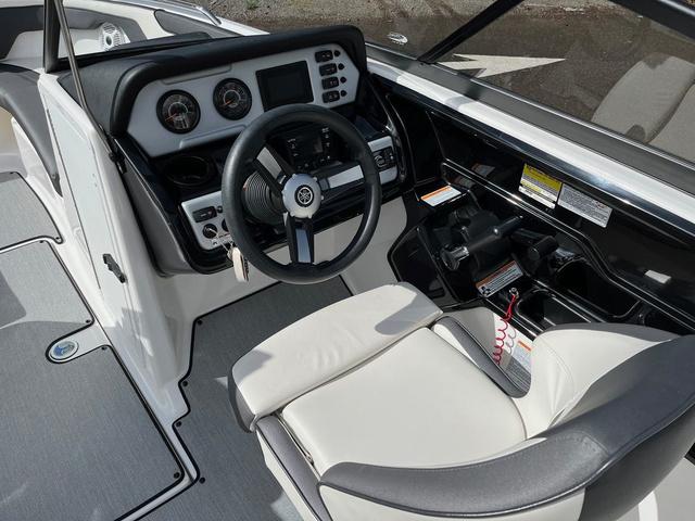 2021 Yamaha Boats AR210