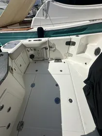 2021 Boston Whaler 405 Conquest