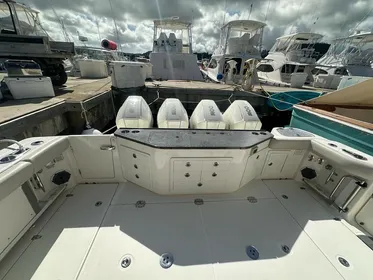 2021 Boston Whaler 405 Conquest