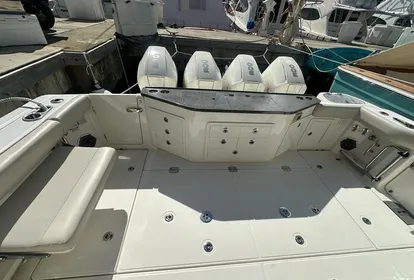 2021 Boston Whaler 405 Conquest