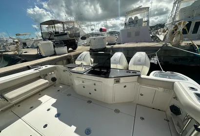 2021 Boston Whaler 405 Conquest