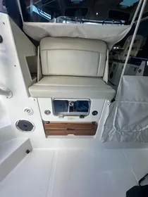 2021 Boston Whaler 405 Conquest