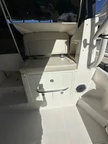 2021 Boston Whaler 405 Conquest