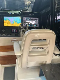 2021 Boston Whaler 405 Conquest