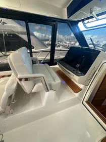 2021 Boston Whaler 405 Conquest