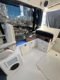 2021 Boston Whaler 405 Conquest