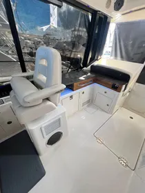 2021 Boston Whaler 405 Conquest