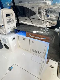 2021 Boston Whaler 405 Conquest