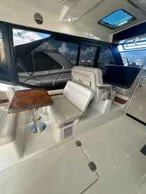 2021 Boston Whaler 405 Conquest