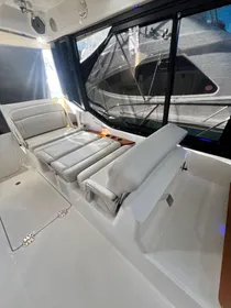 2021 Boston Whaler 405 Conquest