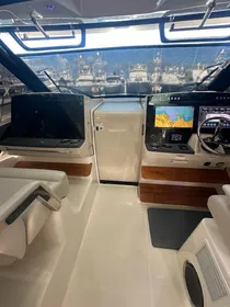 2021 Boston Whaler 405 Conquest