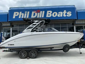 2024 Yamaha Boats 252 SD