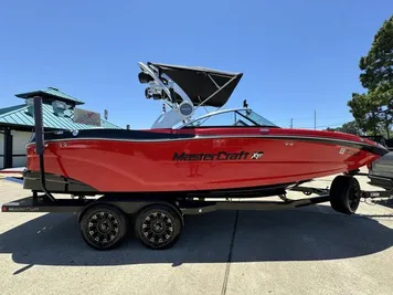 2019 MasterCraft XT22