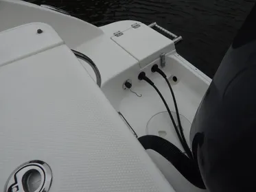 2016 Robalo R247 Dual Console