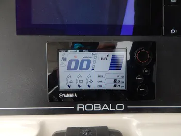 2016 Robalo R247 Dual Console