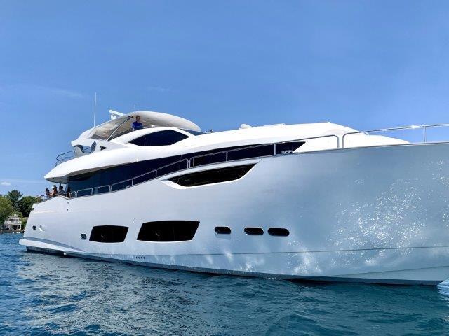 2019 Sunseeker 95 Yacht