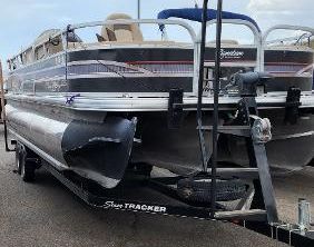 2015 Tracker Fishin Barge 24