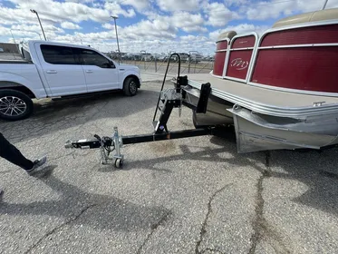 2019 Manitou AURORA 220 ANGLER TRIPLE 140HP BUNK TRAI