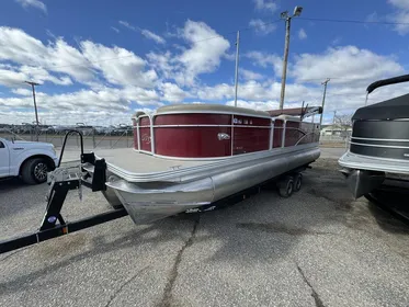 2019 Manitou AURORA 220 ANGLER TRIPLE 140HP BUNK TRAI