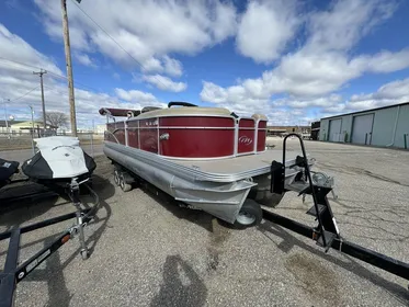 2019 Manitou AURORA 220 ANGLER TRIPLE 140HP BUNK TRAI