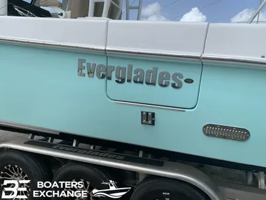 2023 Everglades 335 CC