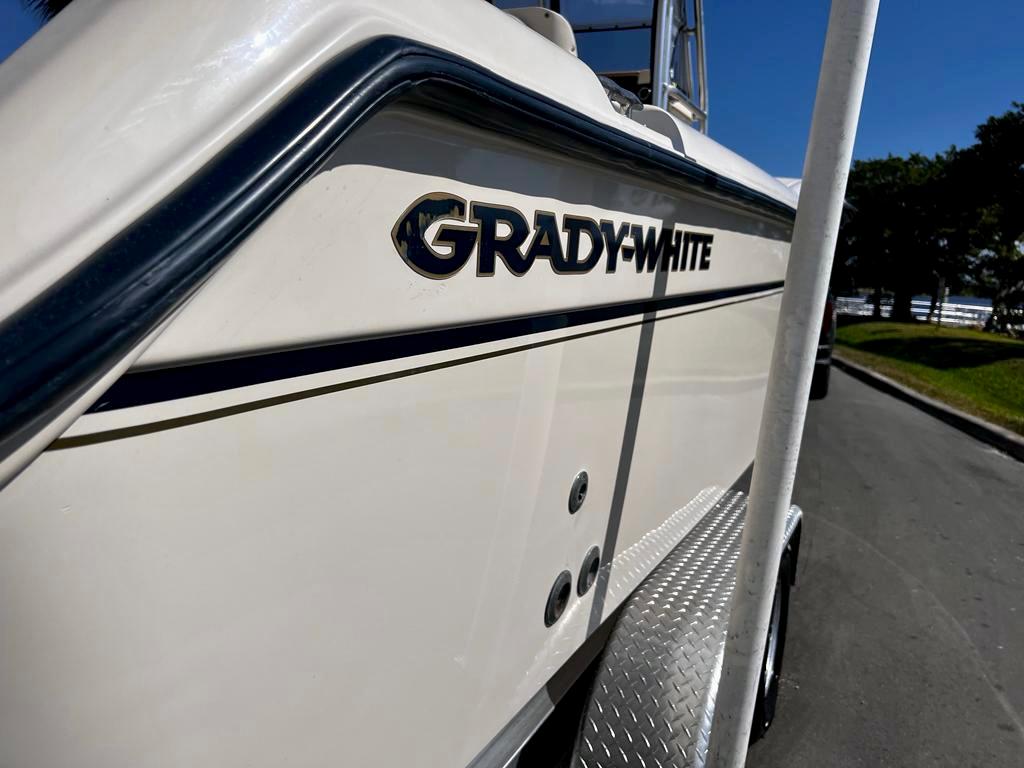 2005 Grady-White 257 Advance
