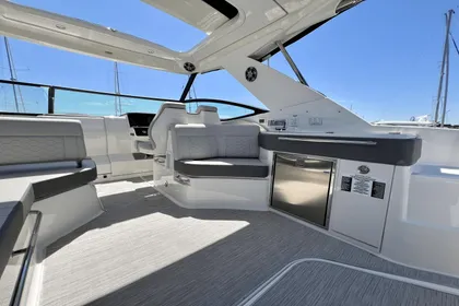 2020 Sea Ray 320 Sundancer OB