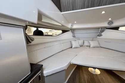 2020 Sea Ray 320 Sundancer OB