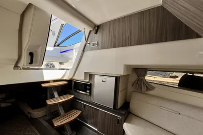 2020 Sea Ray 320 Sundancer OB