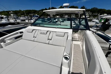 2020 Sea Ray 320 Sundancer OB