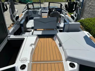 2023 Nautique S23