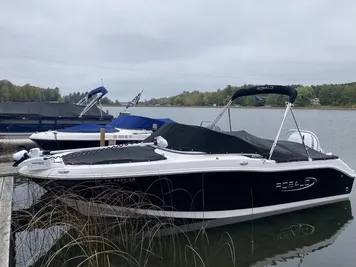 2020 Robalo R207