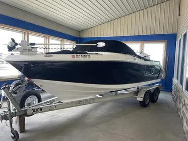 2020 Robalo R207