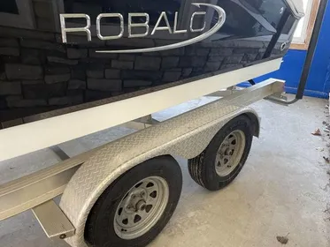 2020 Robalo R207