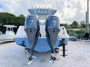 2022 Robalo R302