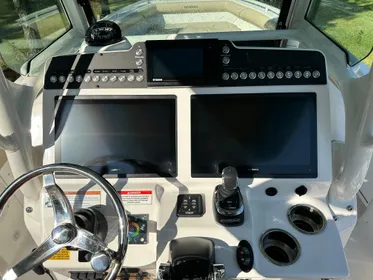 2020 Everglades 273 Center Console