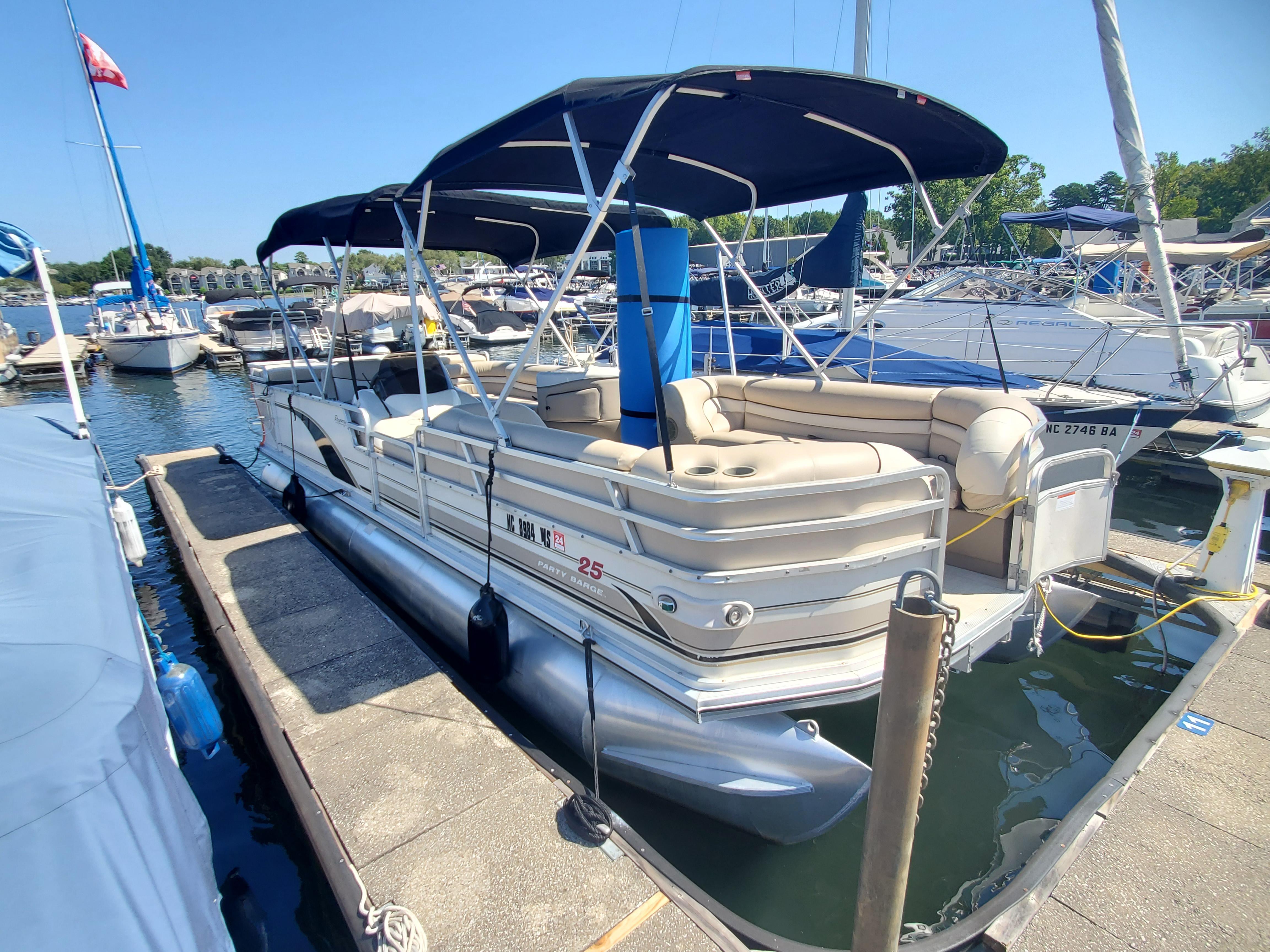 2001 Sun Tracker PARTY BARGE 25 Regency Edition