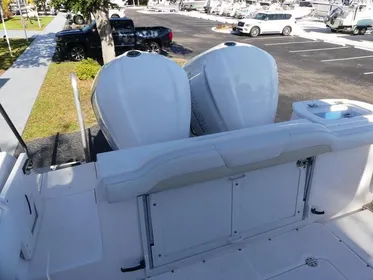 2017 Everglades 295 Center Console