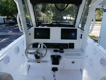 2017 Everglades 295 Center Console