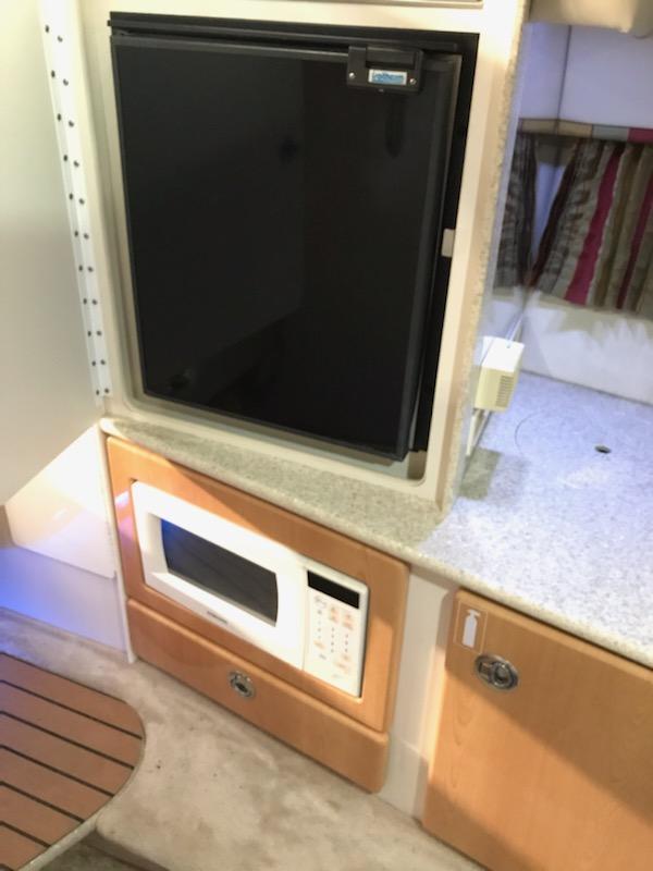 Refrigerator / Microwave Oven 