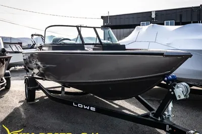 2022 Lowe Fishing Machine 1800